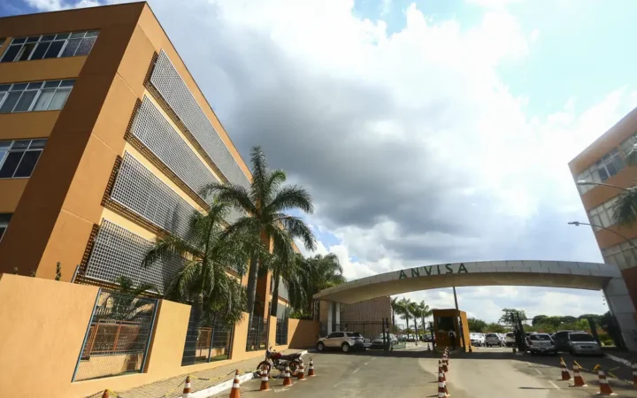 Entrada da sede da Agência Nacional de Vigilância Sanitária, em Brasília.
