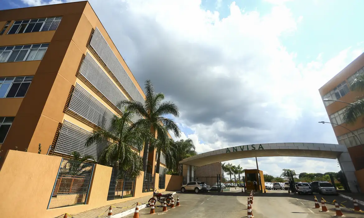Entrada da sede da Agência Nacional de Vigilância Sanitária, em Brasília.