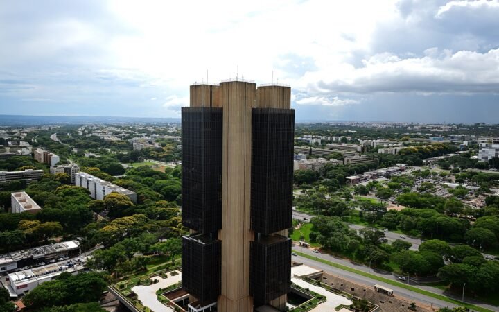 Vista aérea da torre do Banco Central do Brasil no Setor Bancário Sul, em Brasília.