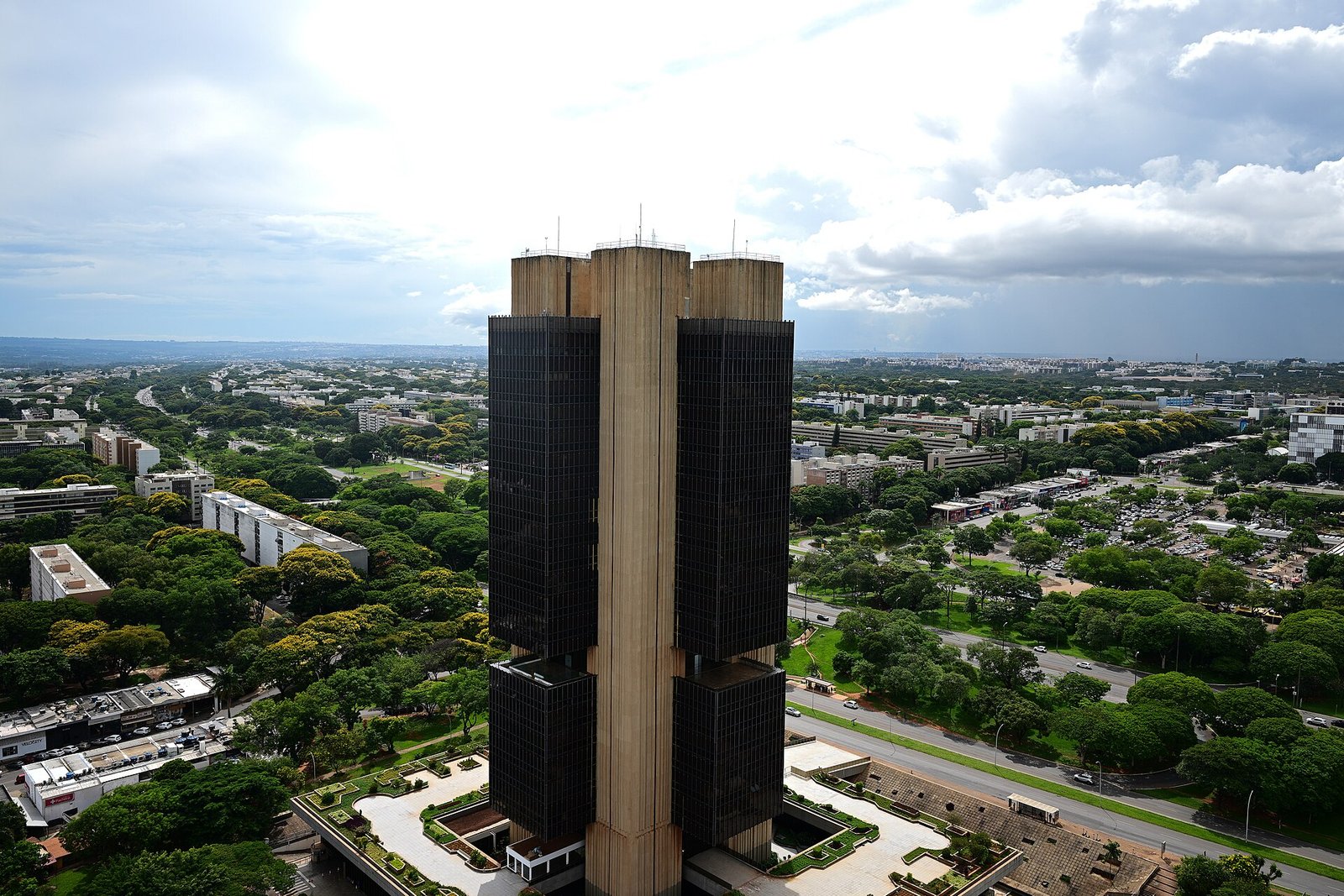 Vista aérea da torre do Banco Central do Brasil no Setor Bancário Sul, em Brasília.