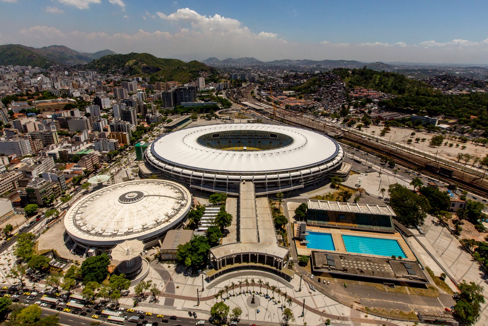 Vista aérea do estádio do Maracanã e do ginásio Maracanãzinho no Rio de Janeiro, em 2014.