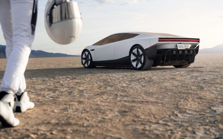 Roadster em imagem de divulgação da Tesla